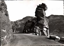 CPM Route des Grandes Alpes Gorges de Dalus La Gardienne des Gorges et le Monument aux Patrioles du 