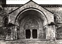 CPM Beaulieu sur Dordogne Correze Le celebre Portail 