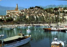 CPM La Cote d'Azur Menton Alpes Maritimes Le Vieux Port l'Eglise Saint Michel et la Vieille Ville 