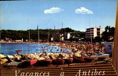 CPM Vacances a Antibes Bateaux