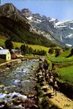 CPM Les Pyrenees Gavarnie Le Cirque le Gave et la chaumiere Caravane de retour du cirque 