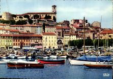 CPM Reflets de la Cote d'Azur Cannes A mme un coin du Port domine par le Suquel 