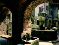CPM La Cote d'Azur French Riviera Saint Paul de Vence La Fontaine 