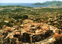 CPM La Cote d'Azur Mougins Alpes Maritimes Au loin Cannes 