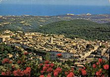 CPM Cote d'Azur Vence A M Vue generale au fond la Mediterranee 