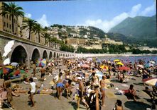 CPM Les Sites Merveilles de la Cote d'Azur Menton la Plage a l'heure du bain 