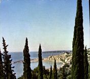 CPM Les Sites Merveilles de la Cote d'Azur Menton A M echappe sur la ville au fond le Cap Martin 
