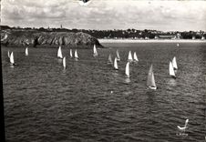 CPM Saint Cast Plages Cotes du Nord le Yacht Club 