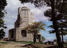 CPM La Rome Francaise Nimes Jardin de la Fontaine la Tour Magne le plus ancien monument de France 
