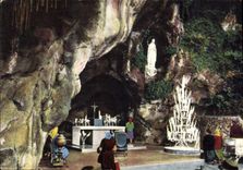 CPM Lourdes Htes Pyr La Grotte de Massabielle 