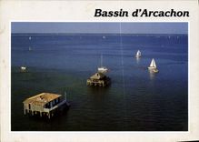 CPM Bassin d'Arcachon Gironde Les cabanes sur pilotis de l'Ille aux Oiseaux au milieux du bassin 