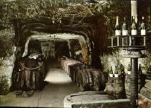 CPM En Touraine La Cave au pressair 