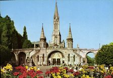 CPM La Basilique de Lourdes 