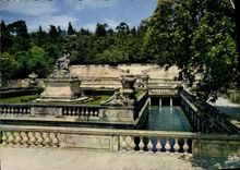 CPM Nimes Gard Le Jardin de la Fontaine 