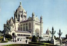 CPM Lisieux Calvados Basilique de Sainte Therese 