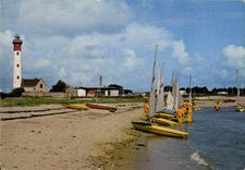 CPM Ouistreham Calvados La Plage et le Phare 