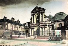 CPM Lisieux Calvados Chapelle du Carmel Automobile