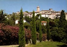 CPM Mougins sur la route de Cannes a Grasse Vue generale 