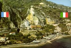 CPM La Cote d'Azur Menton Vue aerienne Les Frontieres avec l'Italie 