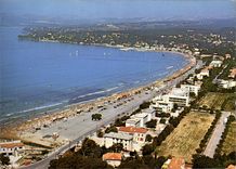 CPM Lumiere et Beaute de la Cote d'Azur Les Lecques Vue generale de la Plage du Soleil 