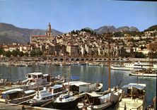CPM Menton Un coin du Port la Vieille Ville et le Quai Bonaparte 