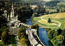 CPM Lourdes Vue aerienne sur la Basilique 