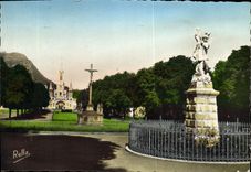 CPM Lourdes St Michel terrassant le Dragon la Croix des Bretons et la Basilique 