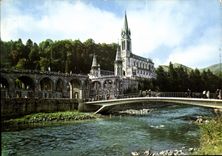 CPM Lourdes La Basilique et le Pont  