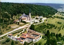 CPM Domremy la Pucelle Vosges Vue aerienne Basilique Nationale de Ste Jeanne d'Arc Au premier paln L