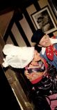 CPM La Normandie Couple en costume regional dans le cadre de la plus vieille auborge de France 