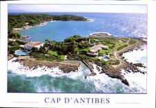 CPM Couleurs et Lumiere de France La Cote d'Azur Cap Antibes Alpes Maritimes Vue Generale La phare d