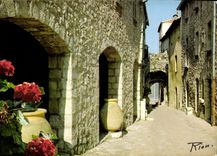 CPM La Cote d'Azur inoubliable Une vieille reu 