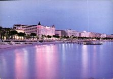 CPM Cannes Alpes Maritimes La Croisette le soir 