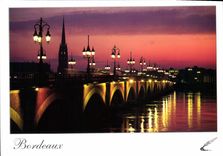 CPM Bordeaux le Pont de pierre la nuit