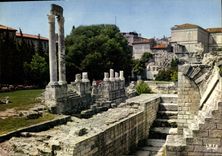 CPM Reflets de Provence Arles Le Theatre Antique 