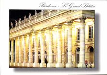 CPM Bordeaux le Grand Theatre la nuit architecte Louis 1780 la facade du Theatre formee de 12 colonn