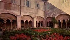 CPM Saint Remy de Provence Bouches du Rhone le Cloitre Saint Paul de Mausolee 