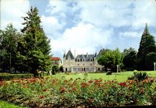 CPM La Vienne touristique la roche Posay le Bains le Casino son Parc ses Promenades reposantes 