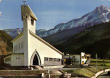 CPM Les Alpes en couleurs naturelles Savines le Lac Hautes Alpes l'eglise Achille de Panaskhet archi