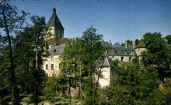 CPM En Berry Gargilesse bati en Pain de Sucre sur une eminence escarpee et domirie par sa Jolie Egli