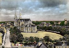 CPM Chateauroux Indre Place Voltaire 
