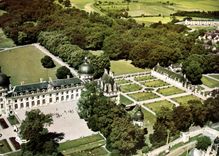 CPM Valencay Indre le Chateau et ses Jardins 