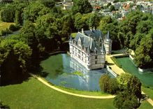 CPM Les Merveilles du Val de Loire Azay le Rideau Indre et Loire le Chateau du XVI siecle entoure pa