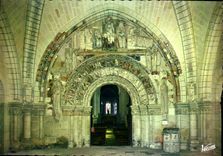 CPM Les Merveilles du Val de Loire Loches Indre et Loire le Porche roman de l'eglise Saint ours XII 
