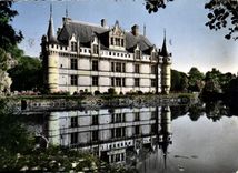 CPM Azay le Rideau I et L le chateau monument historique musee des Arts de la Renaissance 