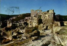CPM Reflets de Provence Les Baux en Provence B du R sur un roc aride borde de deux ravins a pic dans