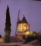 CPM En Provence Le Moulin d'Alphonse Daudet a Fontvieille va la nuit sans petits lapins et clait de 