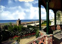 CPM Cabourg Calvados la promenade et la plage 