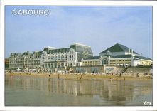 CPM En Normandie Cabourg Calvados la plage le Grand Hotel et le Casino 
