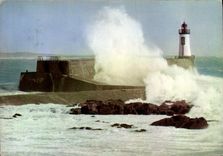 CPM Les Sables D'Olonne Vendee la jetee un jour de tempete 